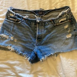 Abercrombie & Fitch Low Rise distressed jean shorts
